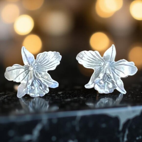 ✨ NWT Sterling Silver Orchid Flower Stud Earrings – Elegant Botanical Gift ✨ - Picture 1 of 6